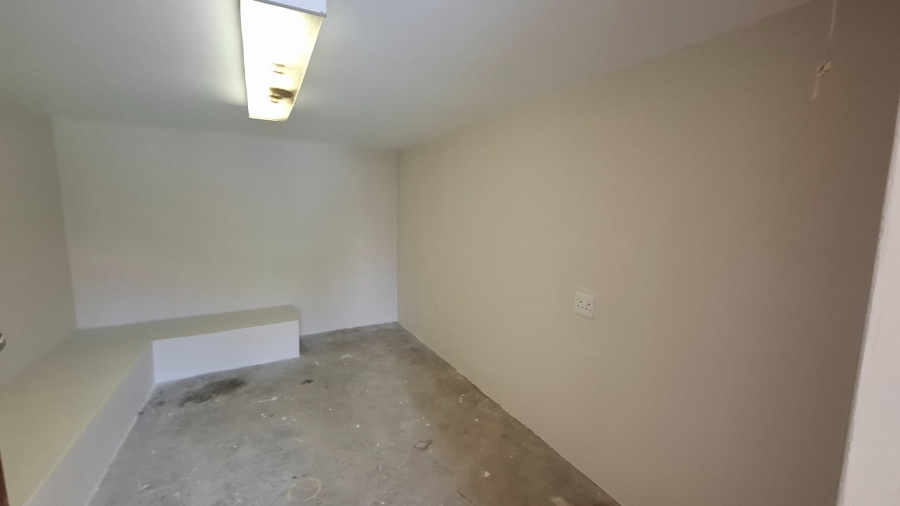 4 Bedroom Property for Sale in Menkenkop Western Cape